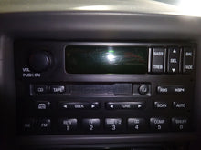 Load image into Gallery viewer, Radio EXPEDITION 2002 - NW135017