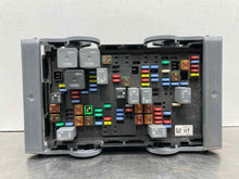 Load image into Gallery viewer, Fuse Box GMC Yukon 2009 - NW317802