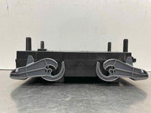 Load image into Gallery viewer, Fuse Box GMC Yukon 2009 - NW317802