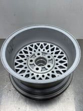 Load image into Gallery viewer, WHEEL Jaguar Xj6 Xjs 88 - 93 15" Alloy Diamond Spoke - NW318131