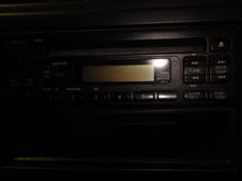 Load image into Gallery viewer, RADIO Honda Odyssey 2003 03 2004 04 AM FM CD - NW137717