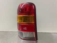 Load image into Gallery viewer, TAIL LIGHT LAMP ASSEMBLY Ford Escape 01 02 03 04 05 06 07 Left - NW179595