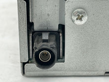 Load image into Gallery viewer, RADIO Land Rover Range Rover 05 06 07 08 09 AM FM CD - NW139423