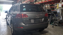 Load image into Gallery viewer, CARRIER ASSEMBLY Audi Q7 Volkswagen Touareg 11 12 13 14 15 - NW330860