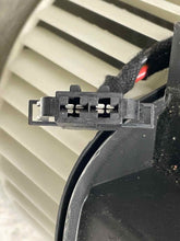 Load image into Gallery viewer, FRONT A/C HEATER BLOWER MOTOR Audi Q7 11 12 13 14 15 - NW275582