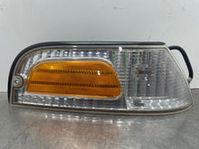Load image into Gallery viewer, Park Lamp Light CROWN VICTORIA 2009 - NW335695