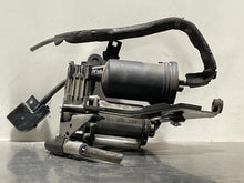 Load image into Gallery viewer, Suspension Air Compressor Pump Lincoln Navigator 2003 - NW8327