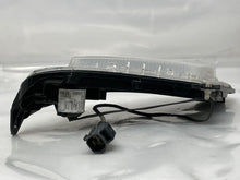 Load image into Gallery viewer, TURN SIGNAL LIGHT LAMP S60 XC60 2011 11 2012 12 2013 13 Right - NW341147