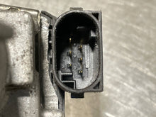 Load image into Gallery viewer, THROTTLE BODY Cayman Panamera Cayenne 2007 07 08 09 10 11 12 13 14 - NW341946