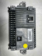 Load image into Gallery viewer, INFO-GPS SCREEN Mercedes-Benz E350 E550 E63 2010 10 2011 11 - NW344307