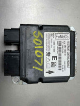 Load image into Gallery viewer, AIR BAG CONTROL MODULE COMPUTER Buick C-MAX 13 14 15 16 17 - NW381307