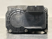 Load image into Gallery viewer, Throttle Body Hyundai Genesis 2016 - NW389473