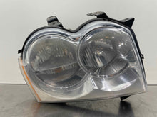 Load image into Gallery viewer, HEADLIGHT LAMP ASSEMBLY Jeep Grand Cherokee 05 06 07 Right - NW385391