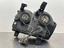 Load image into Gallery viewer, HEADLIGHT LAMP ASSEMBLY Jeep Grand Cherokee 05 06 07 Right - NW385391