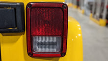 Load image into Gallery viewer, TAIL LIGHT LAMP Jeep Wrangler 07 08 09 10 11 12 13 14 Right - NW389537