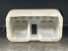 Load image into Gallery viewer, Temperature Controls Toyota Camry 2001 - NW385359
