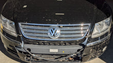 Load image into Gallery viewer, GRILLE Volkswagen Phaeton 2004 04 2005 05 2006 06 - NW385249
