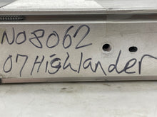 Load image into Gallery viewer, AMPLIFIER Toyota Highlander 2006 06 2007 07 - NW140023