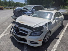 Load image into Gallery viewer, CARRIER ASSEMBLY E250 Van CLS400 CLS550 CLS63 E250D E300 10-18 AWD - NW313523