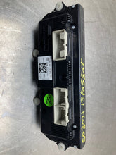 Load image into Gallery viewer, TEMPERATURE CONTROLS Volkswagen Passat 2013 13 2014 14 - NW398867