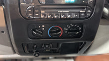 Load image into Gallery viewer, Temperature Controls Jeep Wrangler 2006 - NW398720