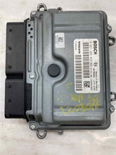 Load image into Gallery viewer, ECU ECM COMPUTER Volvo C30 V40 V70 2006 06 2007 07 08 - NW63275