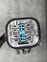 Load image into Gallery viewer, RADIATOR FAN ASSEMBLY 320i 323i 330i 99 00 01 02 - 06 - NW395519