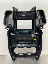 Load image into Gallery viewer, Radio Land Rover LR2 2013 - NW402036