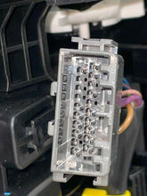 Load image into Gallery viewer, Radio Land Rover LR2 2013 - NW402036