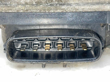 Load image into Gallery viewer, THROTTLE BODY Frontier pathfinder Equator 05 06 07 - 10 - NW404623