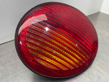 Load image into Gallery viewer, TAIL LIGHT LAMP ASSEMBLY Beetle 98 99 00 01 02 03 04 05 Right - NW404971