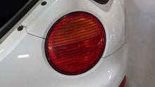 Load image into Gallery viewer, TAIL LIGHT LAMP ASSEMBLY Beetle 98 99 00 01 02 03 04 05 Right - NW404971