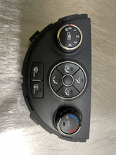 Load image into Gallery viewer, TEMPERATURE CONTROLS Kia Soul 2012 12 2013 13 - NW100602