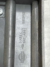 Load image into Gallery viewer, Grille INFINITI QX4 1998 - NW398678