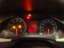 Load image into Gallery viewer, SPEEDOMETER CLUSTER Audi A4 2009 09 - NW159477