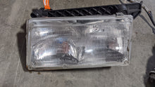 Load image into Gallery viewer, Headlight Lamp Assembly Cadillac Eldorado 2000 - NW408581