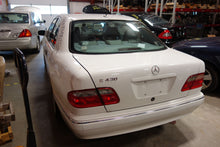 Load image into Gallery viewer, CARRIER ASSEMBLY E430 2000 00 01 02 Rear - NW46907