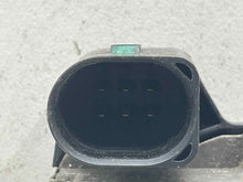 Load image into Gallery viewer, THROTTLE BODY Audi A6 RS4 A8 A6 01 02 03 04 05 06 - 09 - NW521580