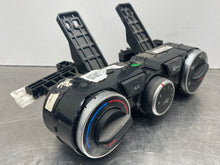 Load image into Gallery viewer, Temperature Controls Hyundai Venue 2020 - NW409501
