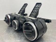Load image into Gallery viewer, Temperature Controls Hyundai Venue 2020 - NW409501