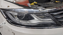 Load image into Gallery viewer, Headlight Lamp Assembly Lincoln MKC 2017 - NW409510