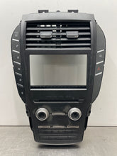 Load image into Gallery viewer, Radio Lincoln MKC 2017 - NW409771
