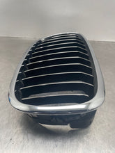 Load image into Gallery viewer, GRILLE BMW 330i 325i 2004 04 2005 05 2006 06 Coupe Upper Right - NW411500