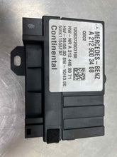 Load image into Gallery viewer, FUEL PUMP CONTROL MODULE COMPUTER B250 C250 C300 C350 C63 E250D 11-15 - NW414564