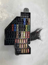 Load image into Gallery viewer, FUSE BOX Volkswagen Passat 2006 06 2007 07 - NW66004
