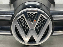 Load image into Gallery viewer, Grille Volkswagen Touareg 2011 - NW415561