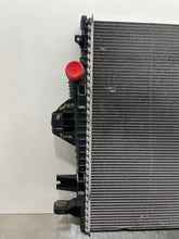 Load image into Gallery viewer, RADIATOR Volkswagen Touareg 11 12 13 14 15 16 17 - NW415712