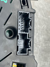 Load image into Gallery viewer, Speedometer Cluster Jeep Liberty 2008 - NW419778