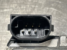 Load image into Gallery viewer, Throttle Body Chrysler Crossfire 2004 - NW177382
