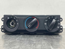 Load image into Gallery viewer, Temperature Controls FORD F250SD PICKUP 2006 - NW419384
